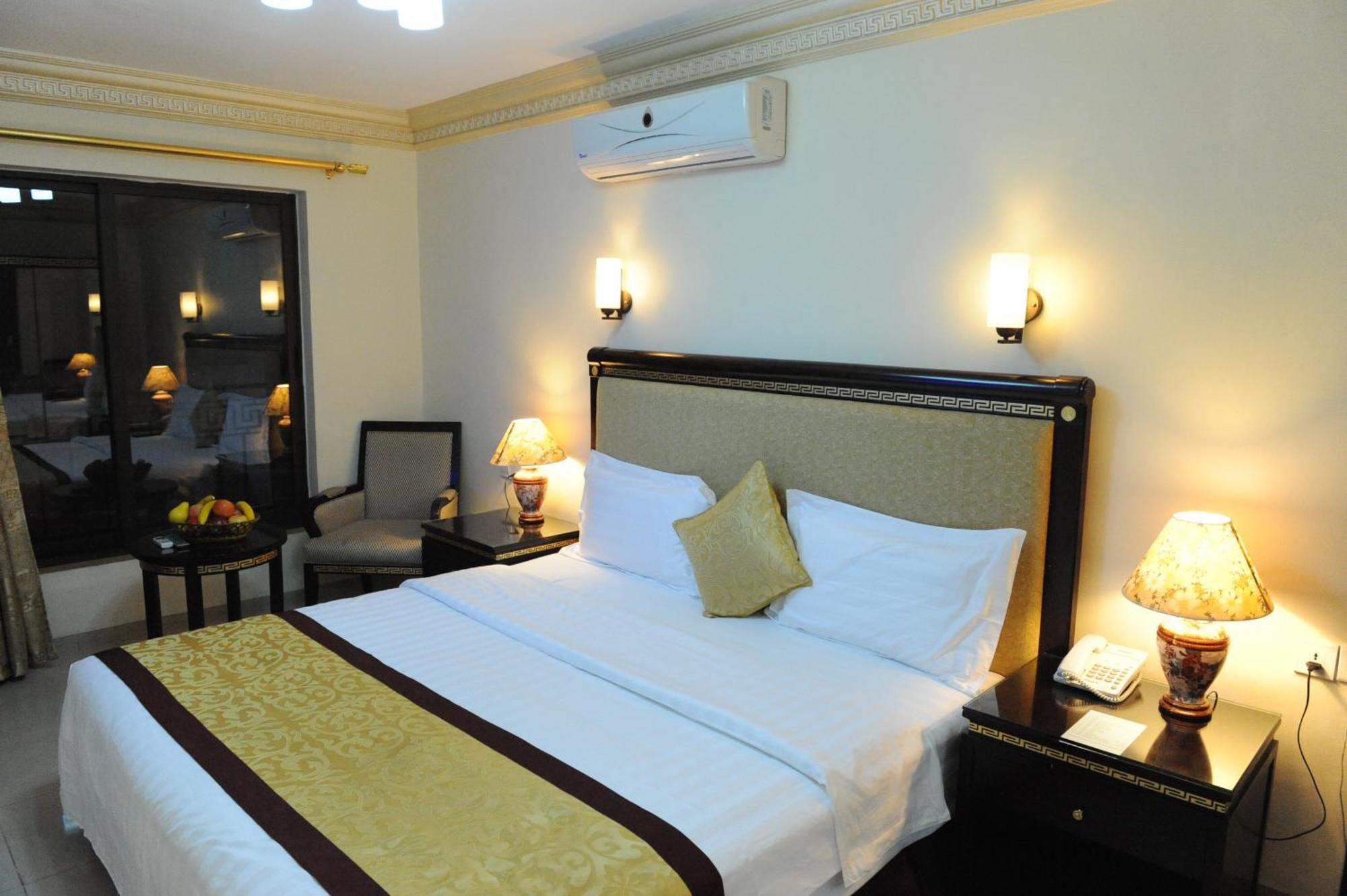 Hotel Cedar 3*